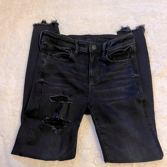 American Eagle Outfitters Denim - American Eagle super stretch distressed jeans. Size 4